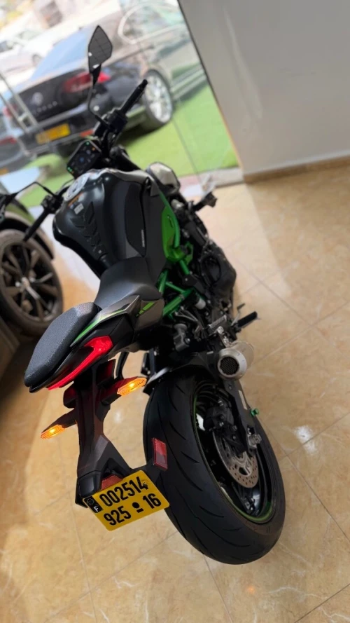 Kawasaki Z900 Z 900 2025