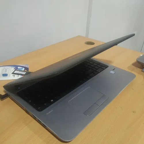 Pc hp pro book 450 G2 HDD 500 GB 4 GB RAM avec chargeur souris flash disque 