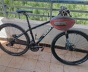 vélo VTT avec casque