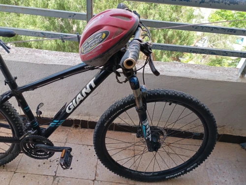 vélo VTT avec casque