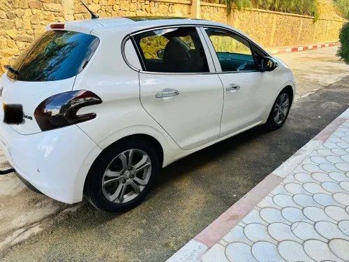 Peugeot 208 2015 Allure