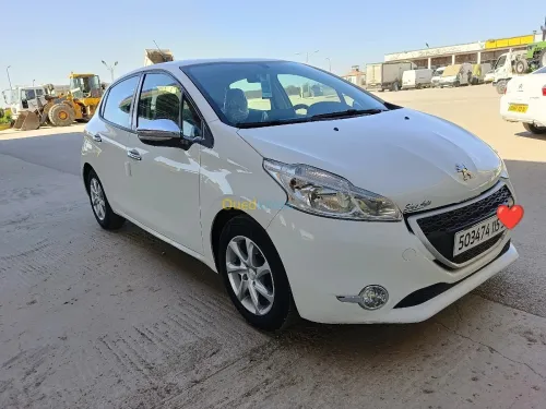 Peugeot 208 2015 Allure Facelift
