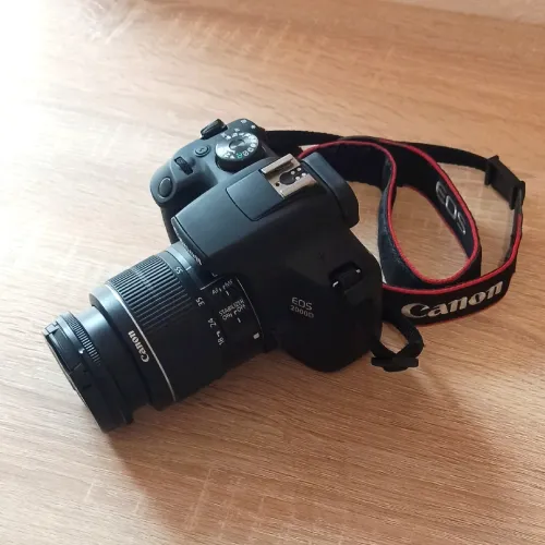 Canon EOS 2000D