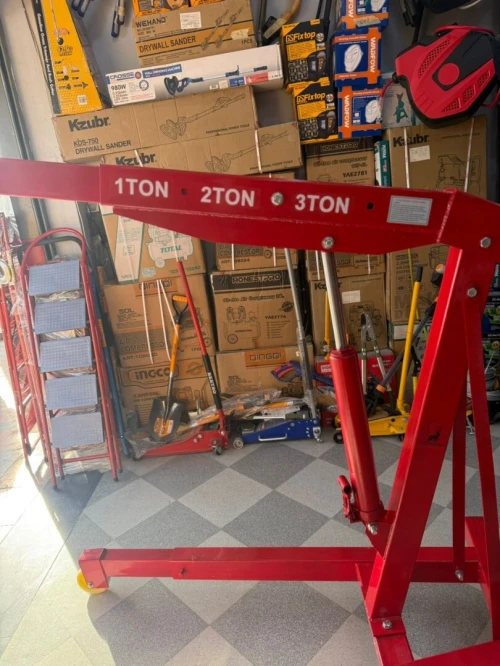 Il s'agit d'une grue d'atelier hydraulique,/رافعة ورشة هيدروليكية