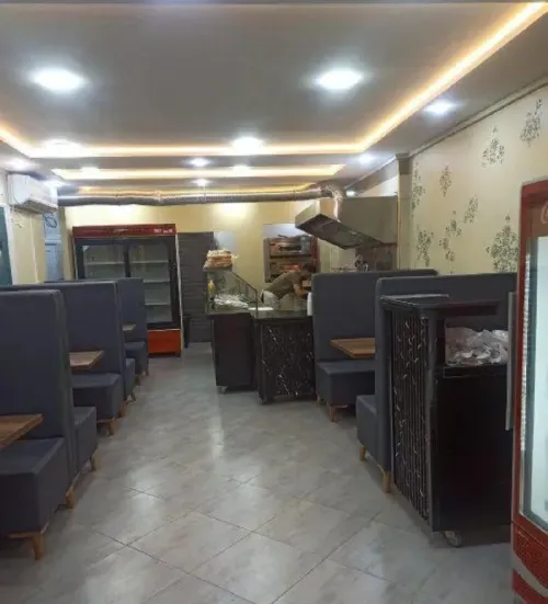 Banquettes pizzeria  8 fauteuils 4 table