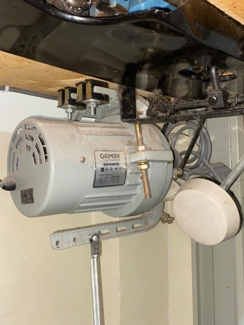 Machine a coudre et broderie