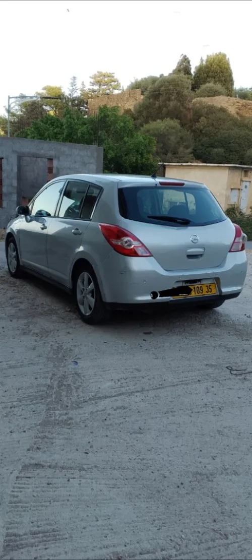 Nissan Tiida 5 portes 2009 Hatchback 5 porte