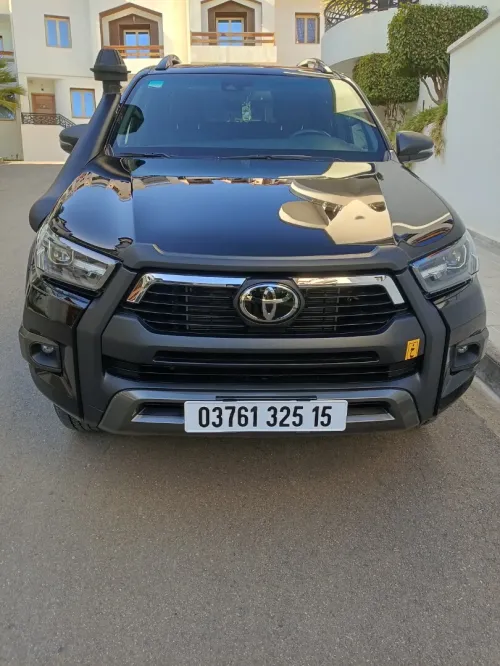 Toyota Invincible 2025 Hilux