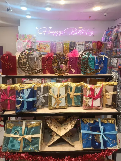 طقم الصلاة و كوفري مهر متوفر بعدة موديلات و الوان المحمدية مول coffret meshaf cadeau 