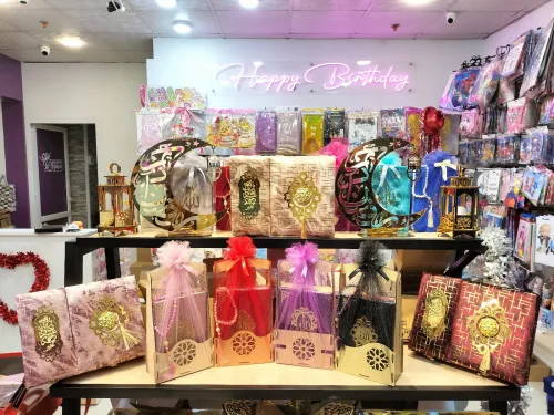 طقم الصلاة و كوفري مهر متوفر بعدة موديلات و الوان المحمدية مول coffret meshaf cadeau 