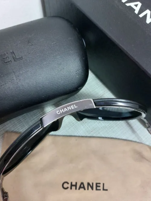 Lunette de soleil original chanel 