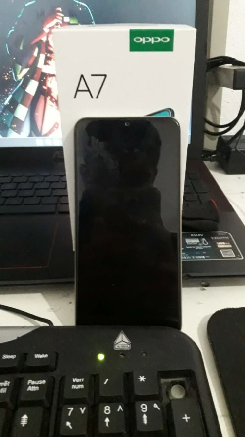 OPPO A7 (4/64) - Jamais ouvert - Avec boîte - Très propr oppo a7