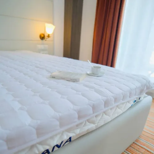 LuxeGuard Protège-Matelas Imperméable et Respirant /