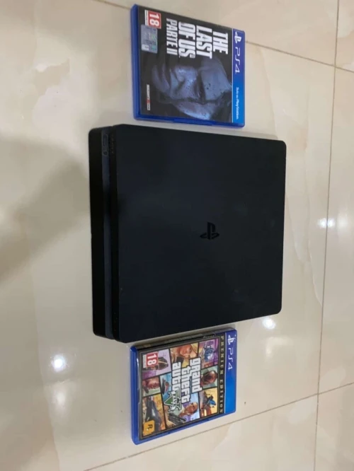 PS4 slim 