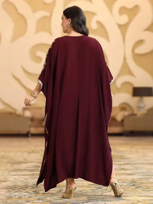 Robe Caftan bordeaux grande taille à manches chauve-souris avec bloc de couleur et patch brodé