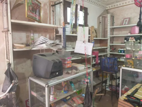 Étagère avec comptoir et vetrine alimenem 