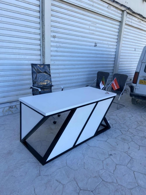 مكتب3D  فخم جديد فيه (160Cm)  بروميار شوا
