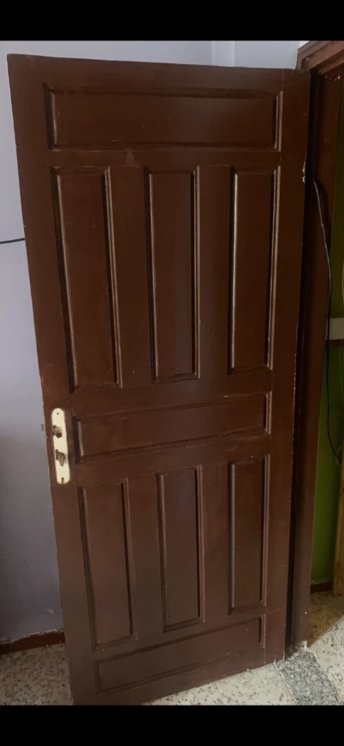  Des portes et deux placard en bois Rouge 