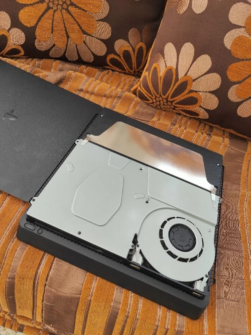 Ps4 slim 1T 9.00