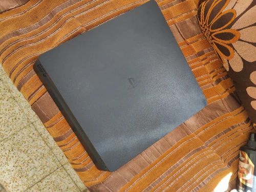 Ps4 slim 1T 9.00