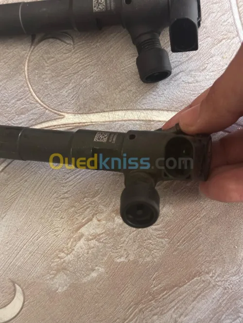 Injecteur VAG Volkswagen 04L 1.6 TDI ( DELPHI )