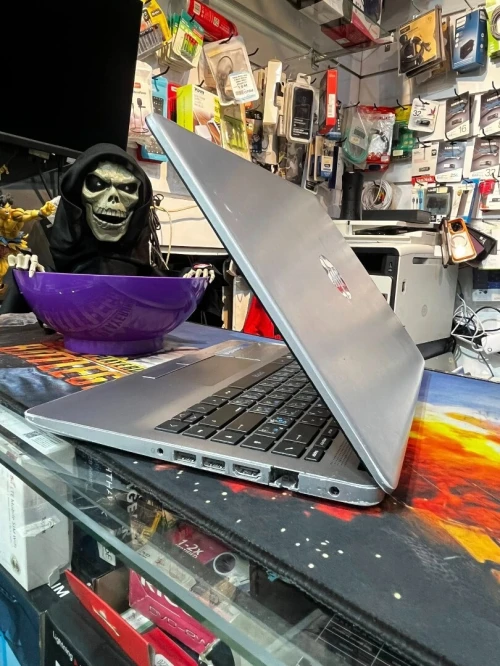 HP AMD 3050U