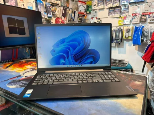  Laptop Lenovo i313eme