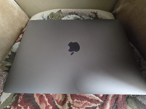 MacBook Air 2019 i5 8 Go RAM 256 Go SSD Comme neuf