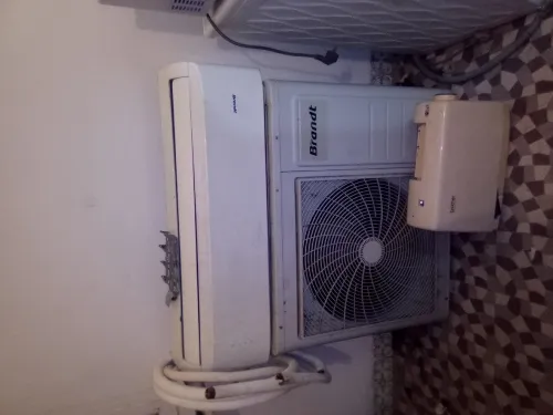 Machine a laver+ micro-ondes + climatiseur +Machina taa khiyata