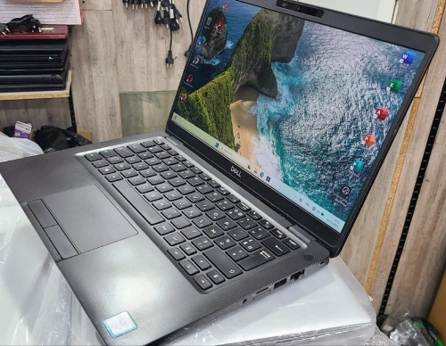 Dell Latitude 5300 13.3 Pouces Full HD Tactile i5 8eme 16 GB Ram DDR4 256 GB SSD Nvme