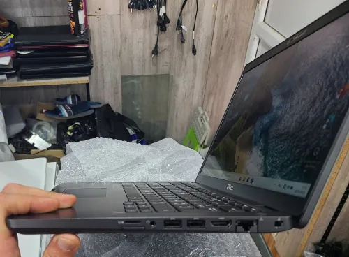Dell Latitude 5400 14 Pouces Full HD i5 8eme 16 GB Ram DDR4 512 GB SSD