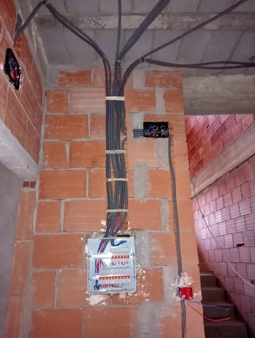 Installation et intervention électrique climatisation et tout type de bricoles
