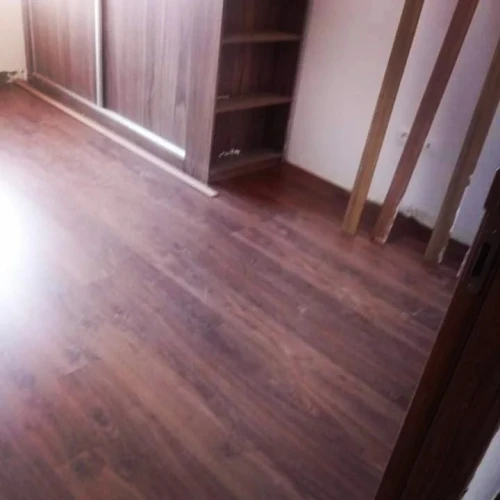 Revêtement Sol parquet stratifié et PVC 