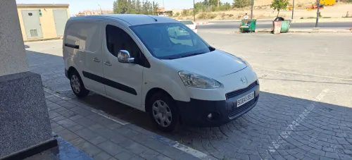Peugeot Partner 2015 B9