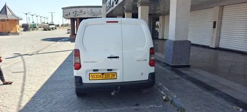 Peugeot Partner 2015 B9