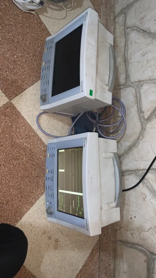 deux moniteur de surveillance