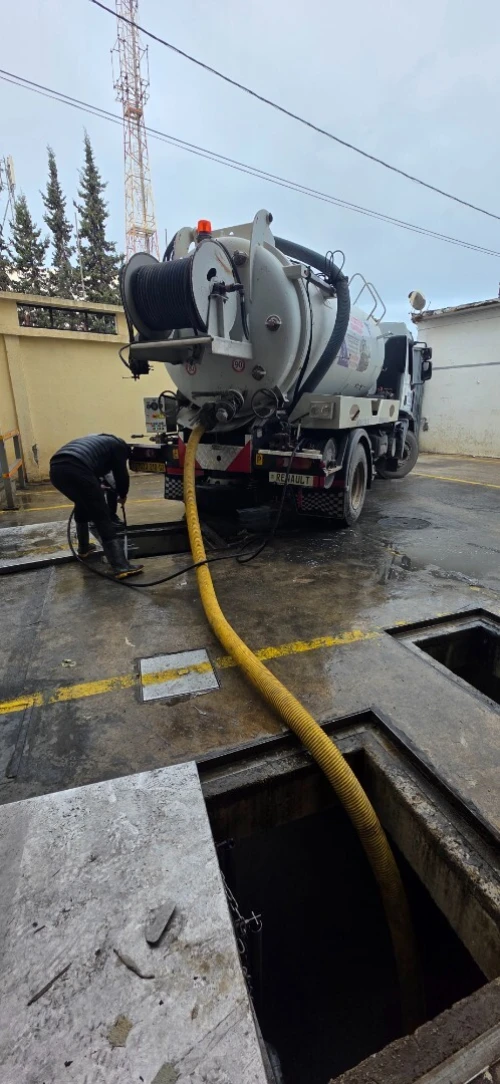 camion debouchage canalisation assainissement debouchage regarde debouchage toilette nettoyage curag