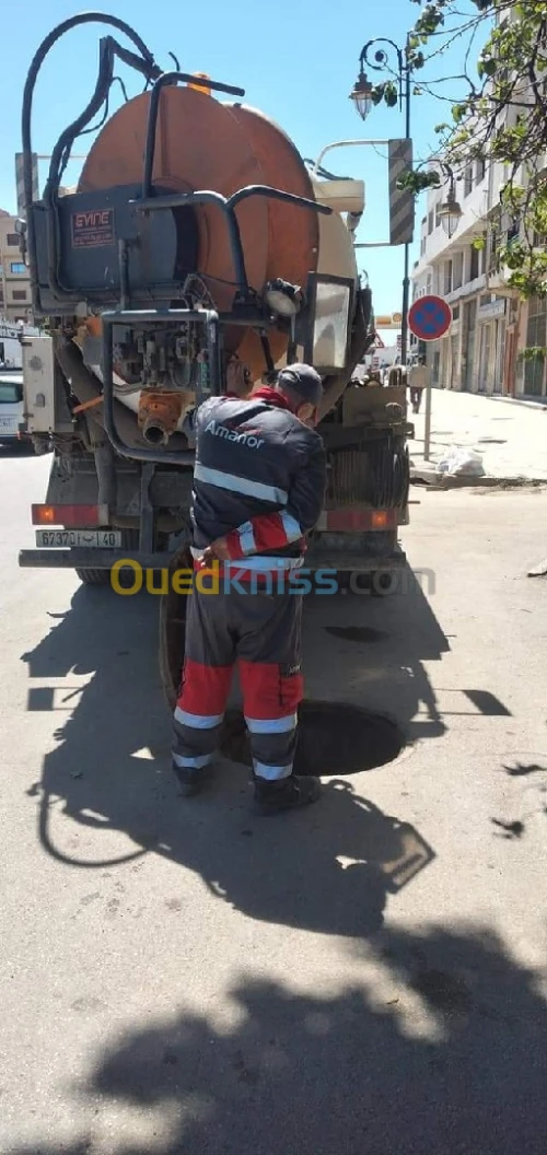 Camion Débouchage De Canalisations Vidange De Fosse Septique Nettoyage De Regard