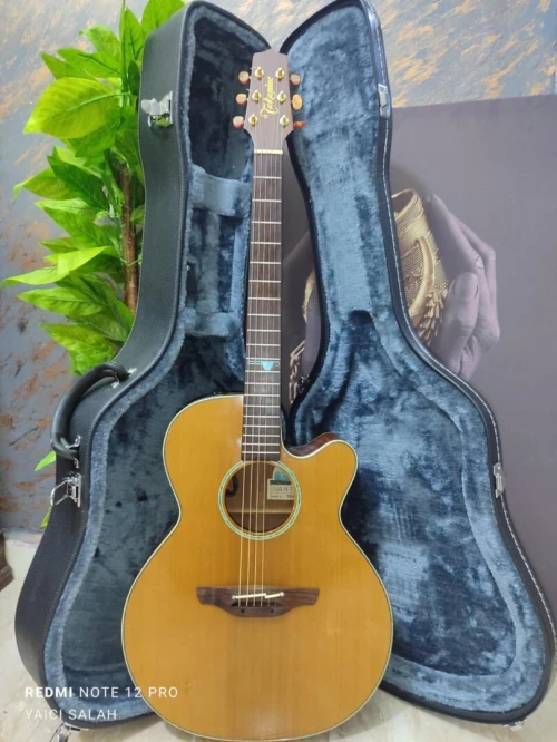 Belle guitare Takamine TSF 40C Japon .