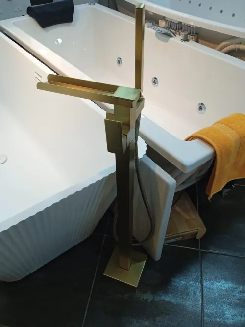 Baignoire ilot & robinets baignoire Îlot