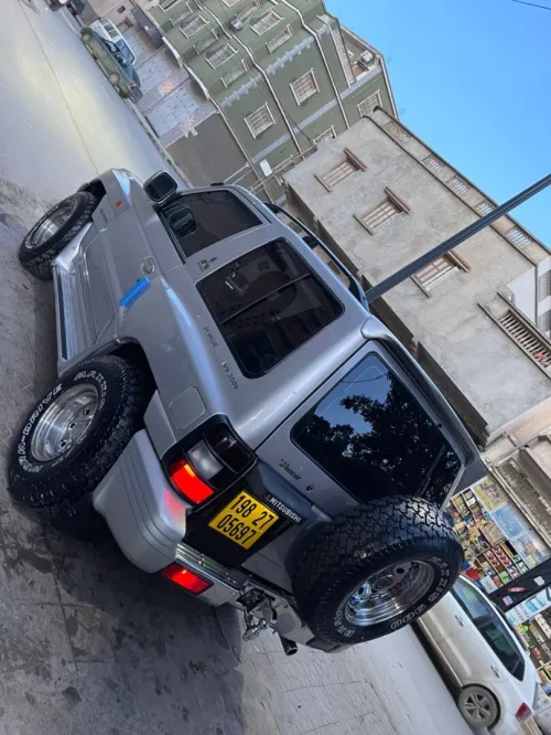 Mitsubishi Pajero Court 1998 Pajero V6 3500