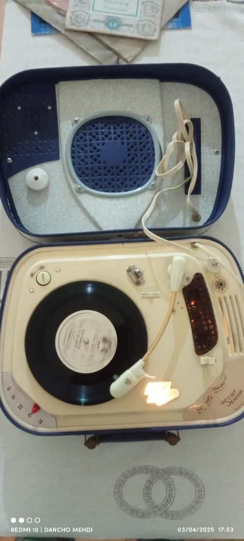 Tourne disque valise vintage 