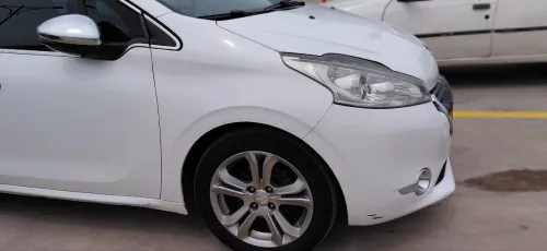 Peugeot 208 2015 Allure