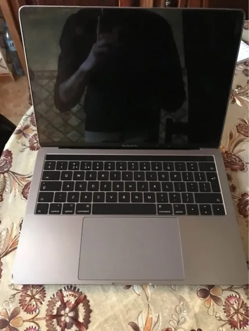 MacBook Pro 2017 (13 inches - touch-bar)