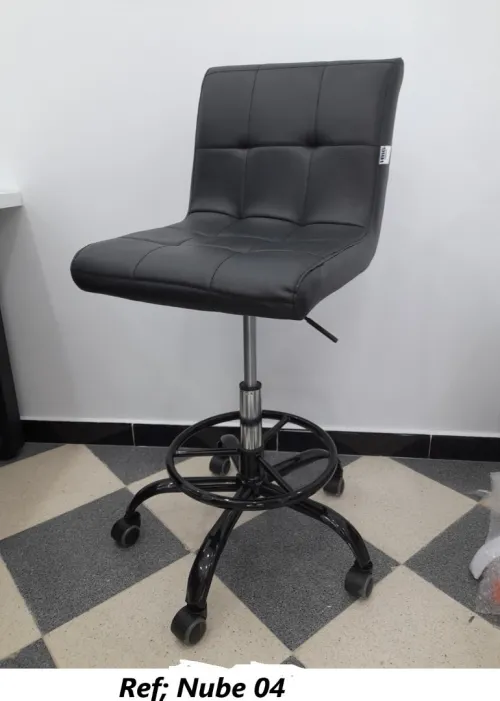 Tabouret de laboratoire 