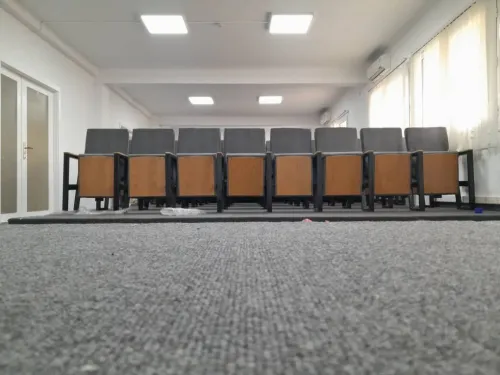 Chaise de conférence R70