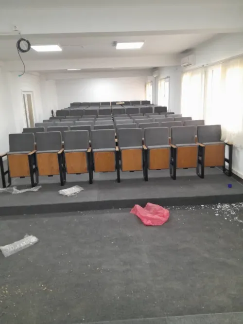 Chaise de conférence R70