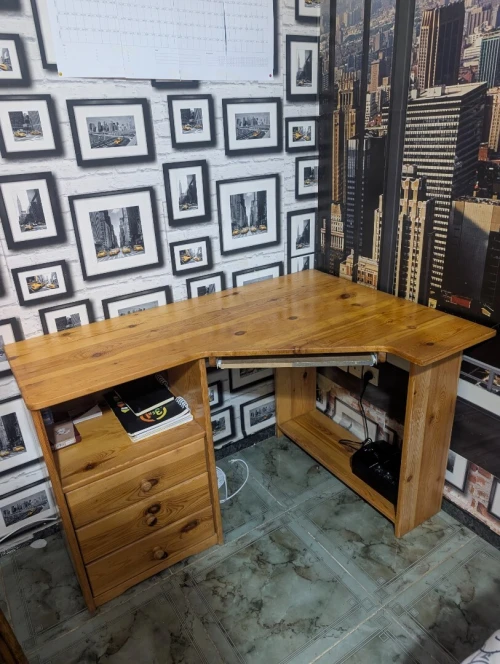 Bureau de coin en bois rouge