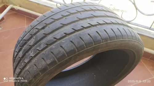 Pneu arrière pour BMW F10, (Série 5) de Marque TOYO, Excellent Etat, Utilisé 2 mois.