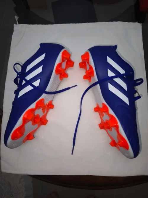 Soulier adidas crampons 